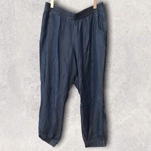 Gap • Lyocell Pull-On Pants